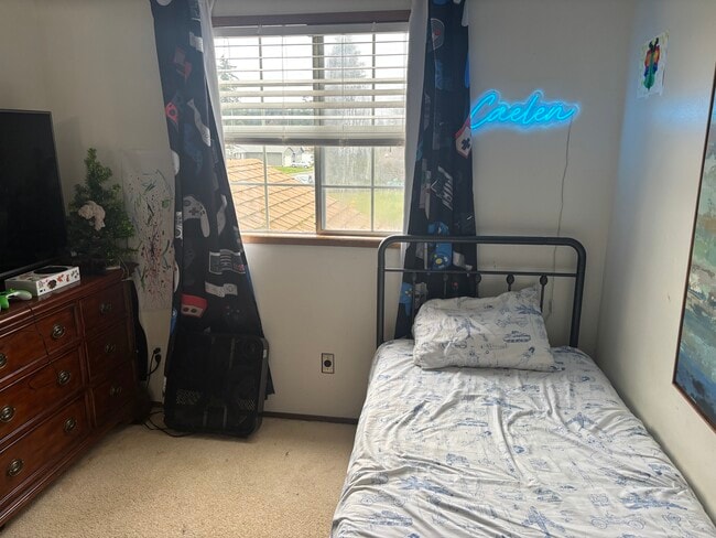 Photo - 520 NW Lateen St