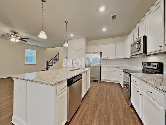 Photo - 112 Samara Ln