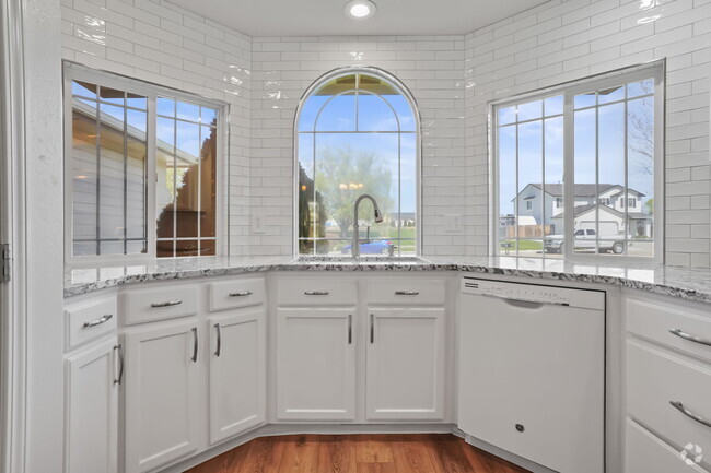 Building Photo - 979 Peregrine Dr Rental