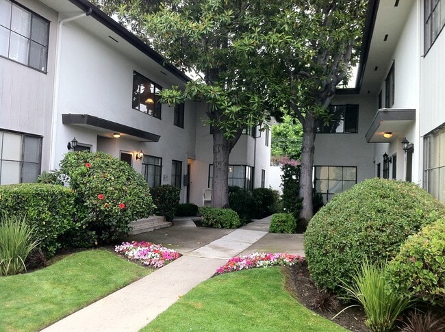 3171 S Barrington Ave Unidad B