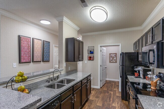 2BR, 2BA - Kirby - 1,108SF - Kitchen