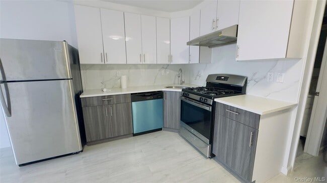 Photo - 31-22 60th St