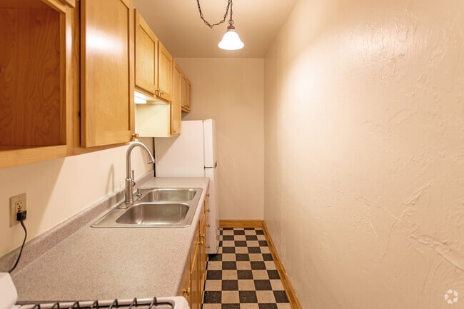 Studio, 1BA - 450 SF