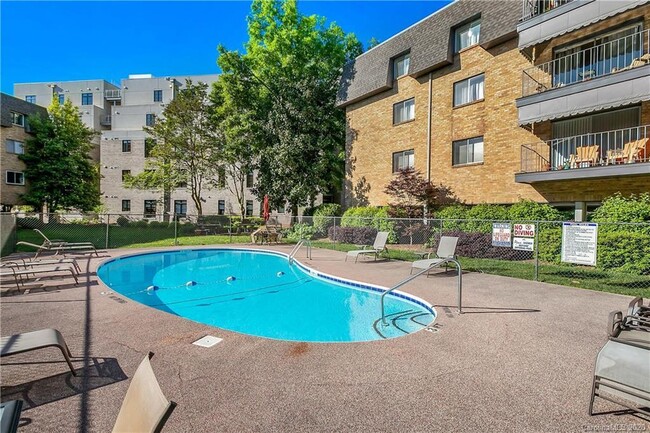 Photo - 1323 Queens Rd Apartment