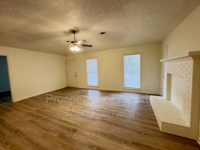 Photo - 106 Bonanza Dr