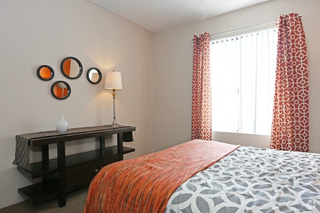 1BR, 1BA - 480 SF