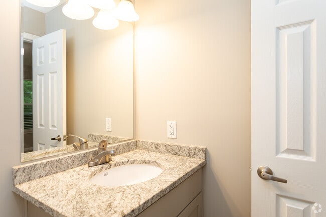 2BR,2BA - Pinnacle