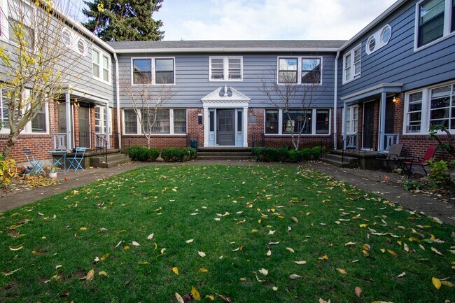 Building Photo - Great 2Bdr Townhouse w/Hardwoods, Stainles... Unit 09