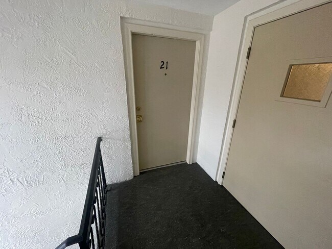 Photo - Quiet Corner Apartment in the Heart of Salem