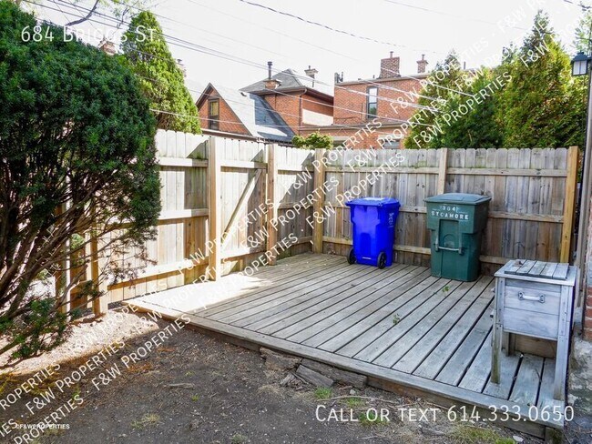 Photo - 684 Briggs St