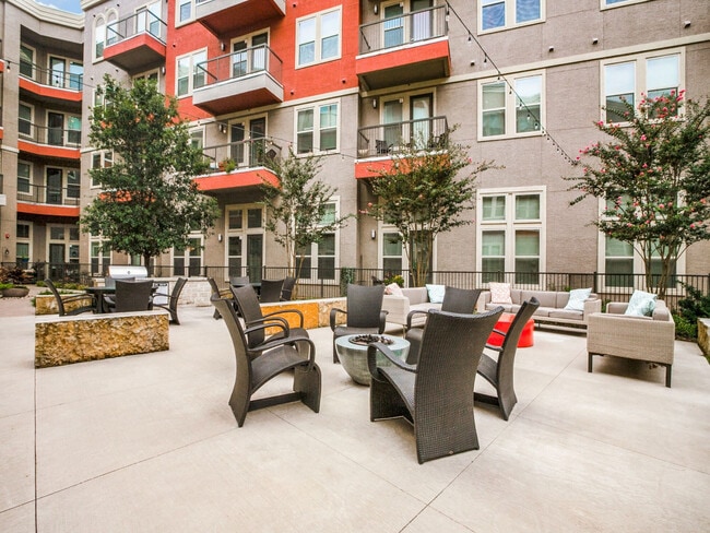 Photo - Capitol at Stonebriar