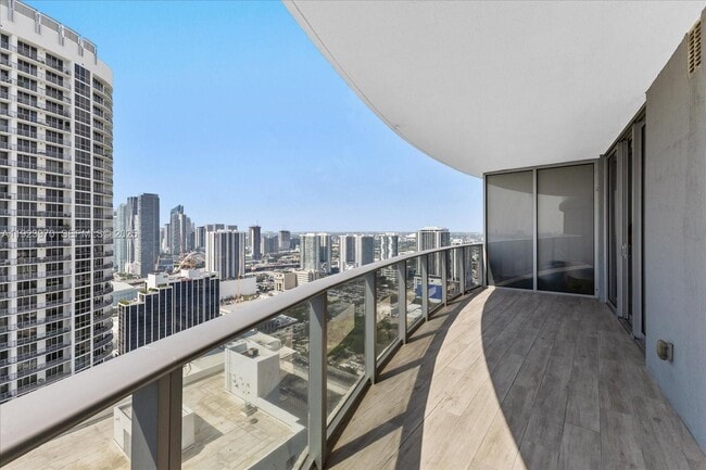 Photo - 488 NE 18th St Unidad 4102