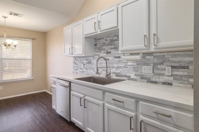 Building Photo - 1019 Leeds Castle Walk