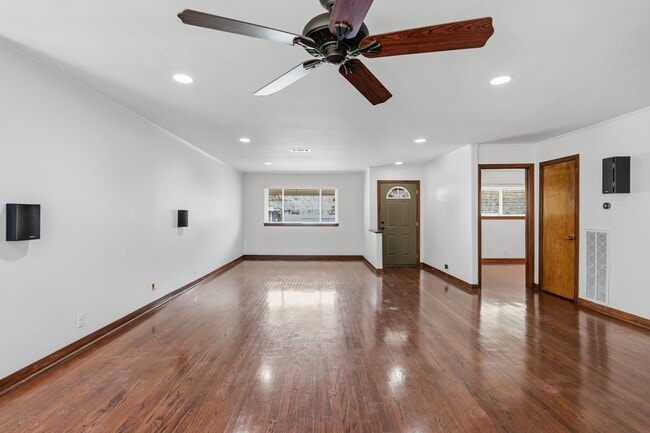 Photo - 5307 Poinciana Dr