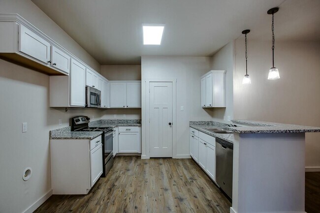 Photo - 2727 137th St