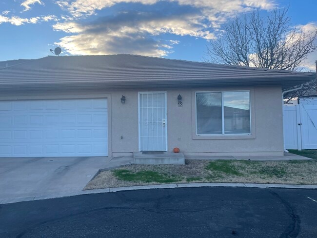 Building Photo - 258 S 200 W