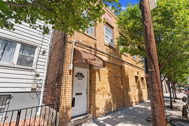Building Photo - 406 7th St