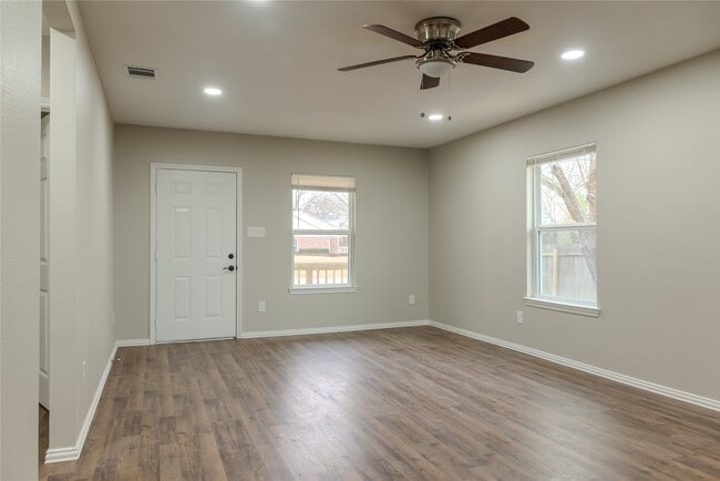 Photo - 729 North St