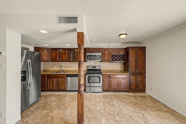 Photo - ***INCREDIBLE TOWNHOME with ALL appliances & water, sewer, trash INCLUDED!