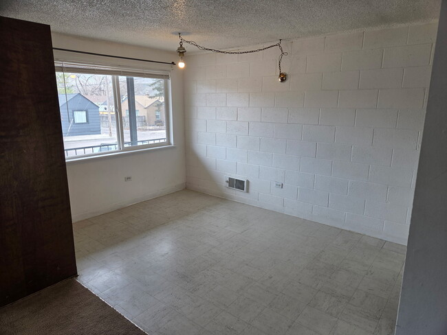 Dinning room - 1051 S 4th Ave Unit 23