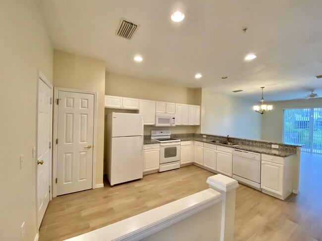 Photo - 909 Hampton Cir