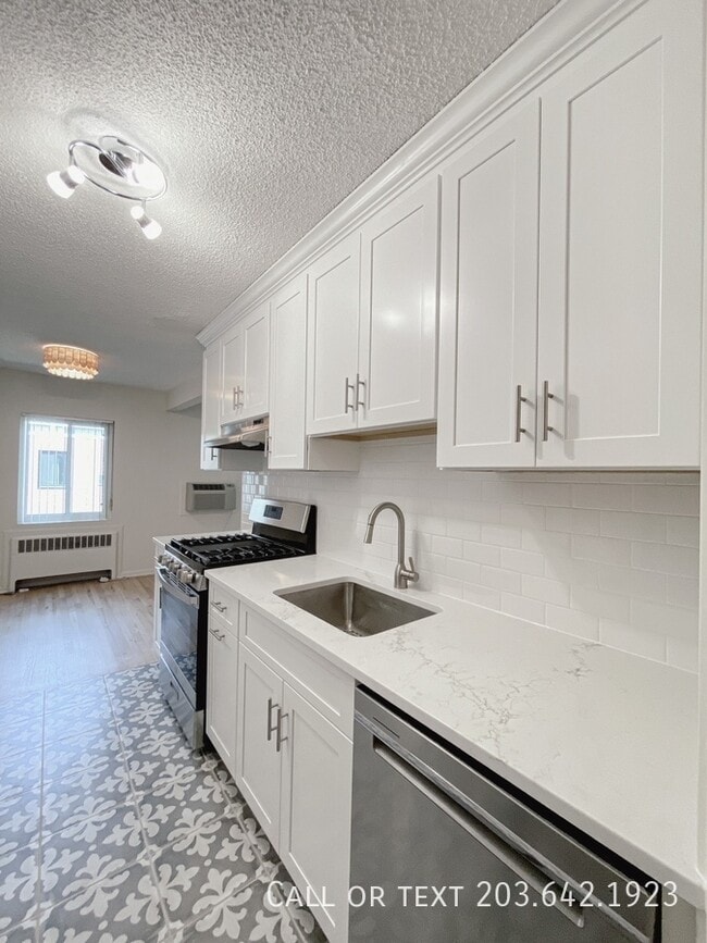 Photo - 570 Whitney Ave