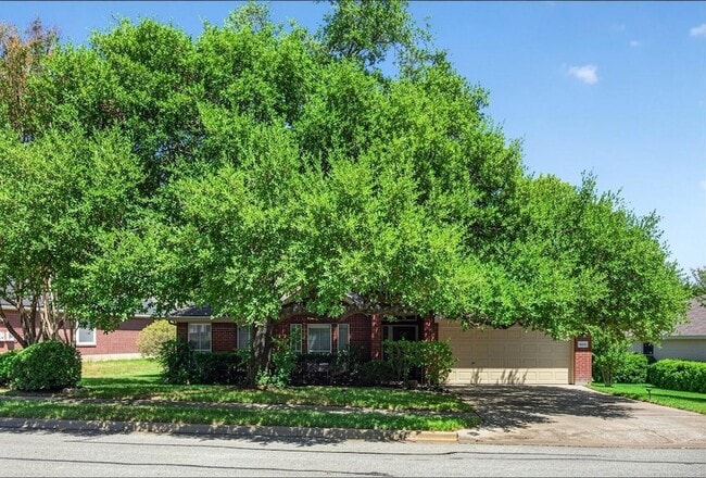 1402 Club Chase Dr