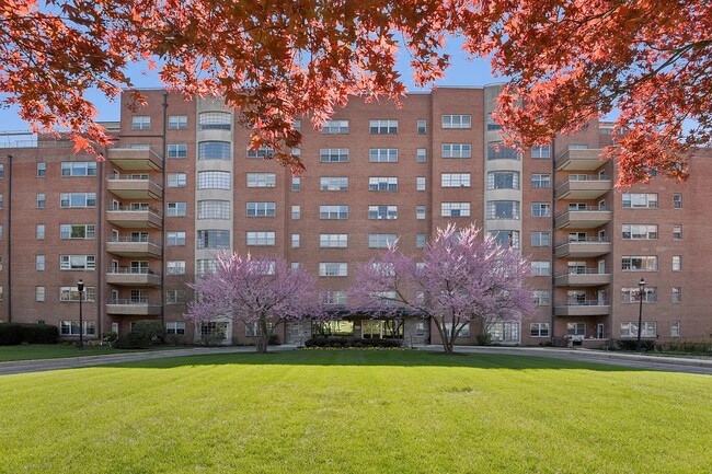 Building Photo - 3601 Greenway Unit 101
