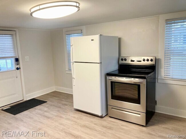 Photo - 611 Fairgrove Ave