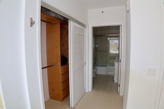 Photo - *New* 2 Bed & 2 Bath Condo in Fidi with Parking