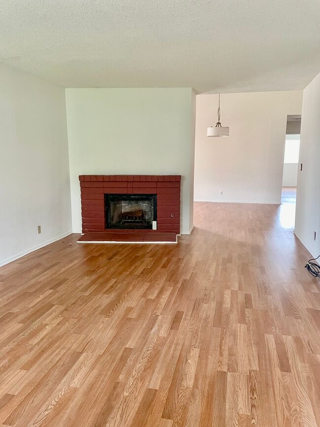 Photo - 7980-7982 Cavalli Way