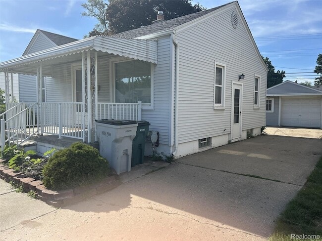 Photo - 691 E Mapledale Ave