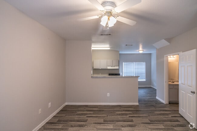 2BR, 2.5BA - 996 SF