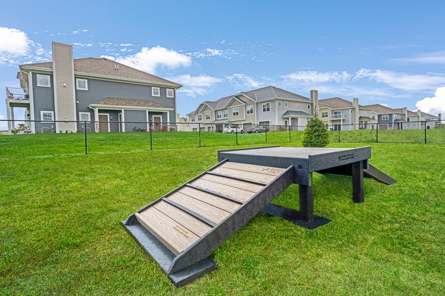 High Bluff Fenced-In Dog Park - High Bluff at Creekwood Crossing