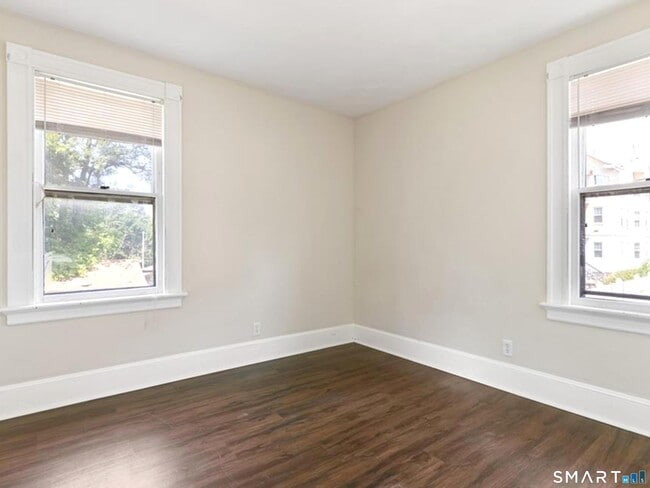 Photo - 171 Bassett St