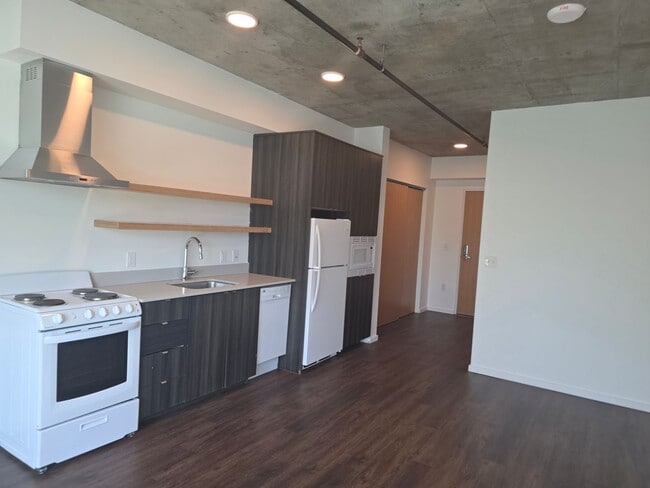 Photo - Louisa Flowers apartments