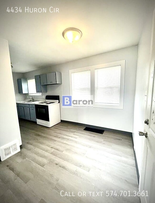 4434 Huron Cir