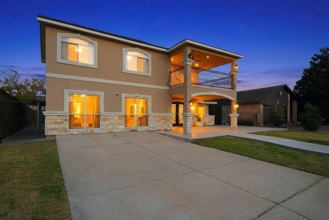 Building Photo - 10518 Pleasanton Dr