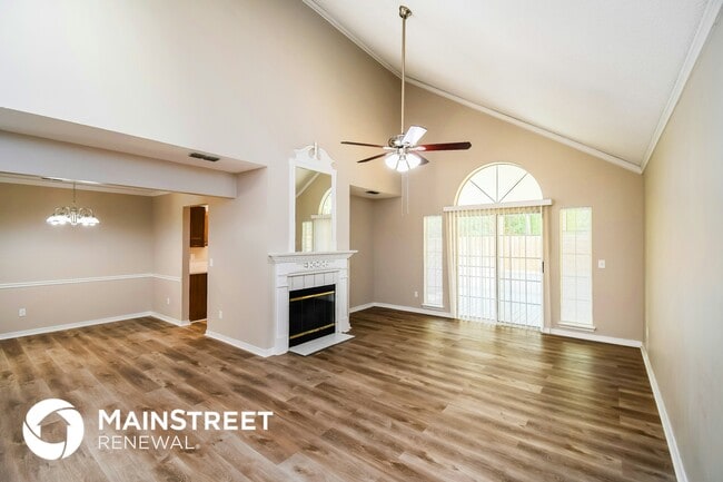 Photo - 8054 Loch Lomond Ln