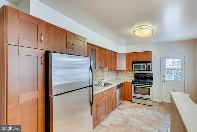 Photo - 2217 Fleet St
