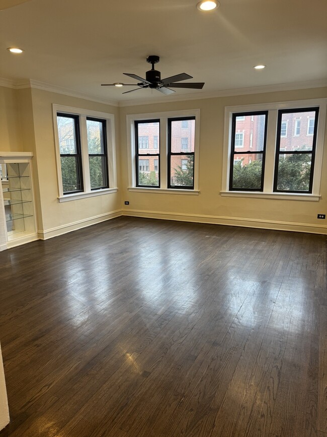 Building Photo - 7952 S Champlain Ave Unit 1