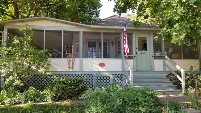 Building Photo - Historic Cottage in Chautauqua Park