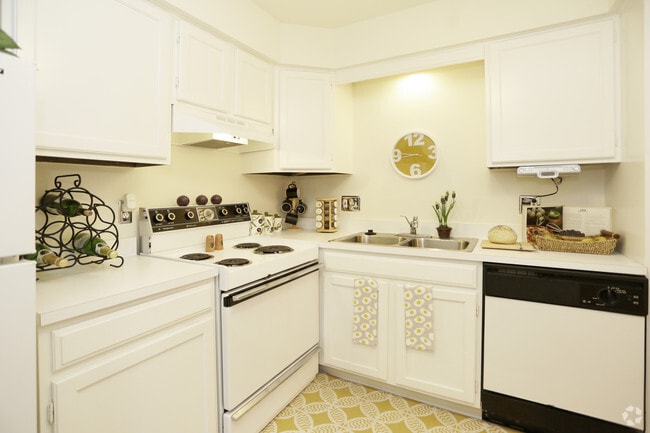 Interior Photo - Sutton Club Apartments