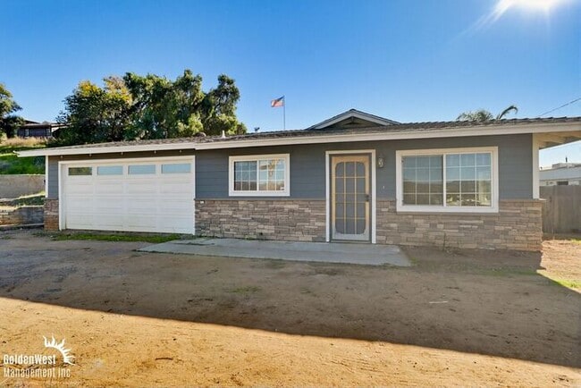 Building Photo - Updated 3Bdm 2 Ba Single Story Home with Detached Garage in the Heart of Lakeside