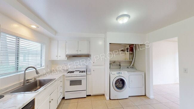 Photo - Large 3 Bedroom Townhome!