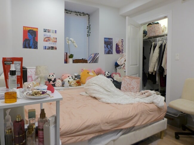 Building Photo - 726 Parker St