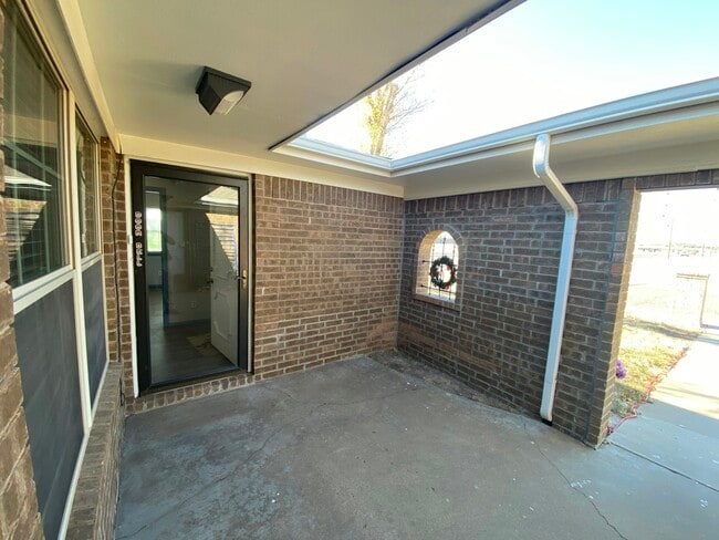 Photo - 4537 Yale St
