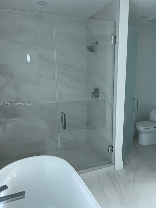 Building Photo - 17550 Collins Ave Unit 1004