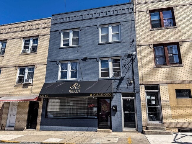 Building Photo - 582 60th St