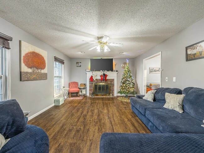 Photo - 4816 Mockingbird Ln